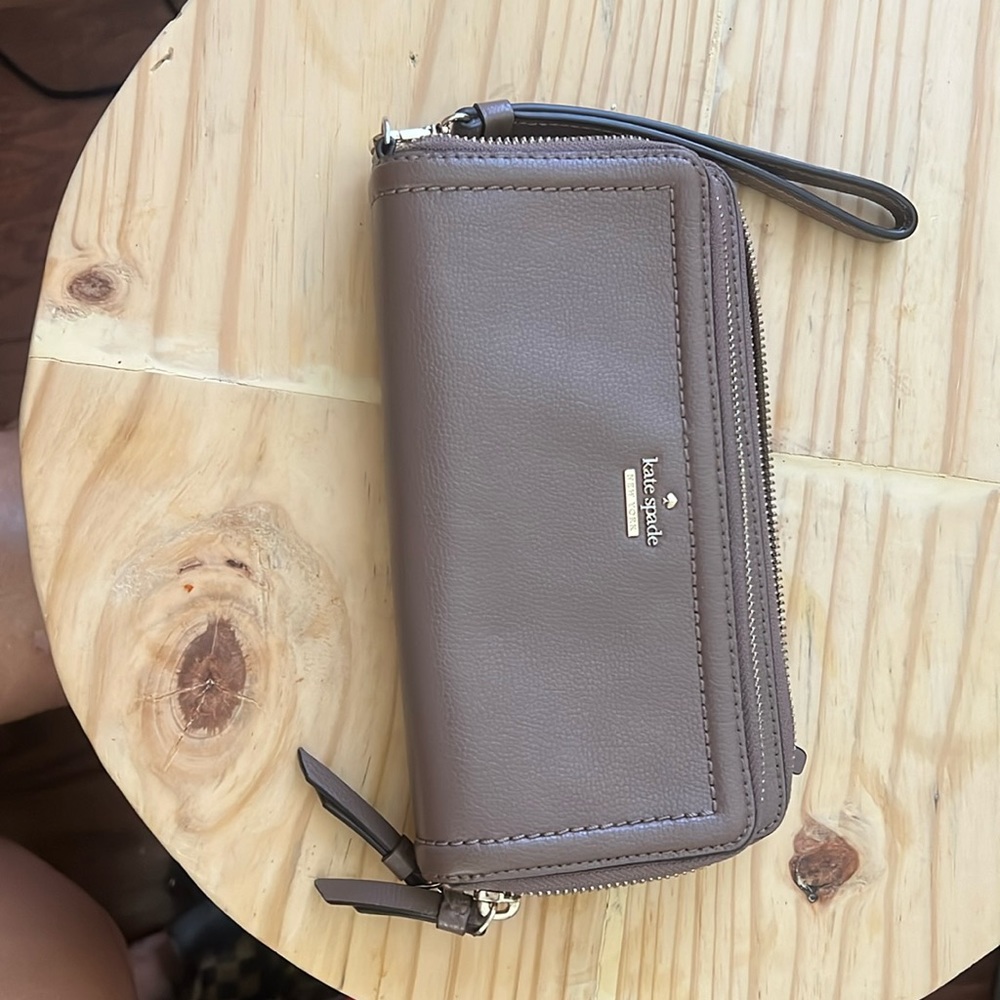 Great condition Kate Spade wristlet/ wallet